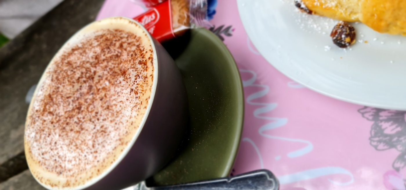A cappuccino dusted with chocolate